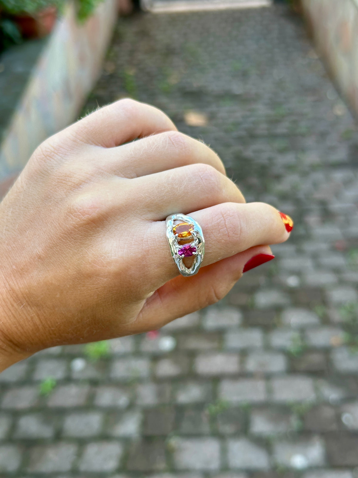 Anello Cercis con pietre naturali