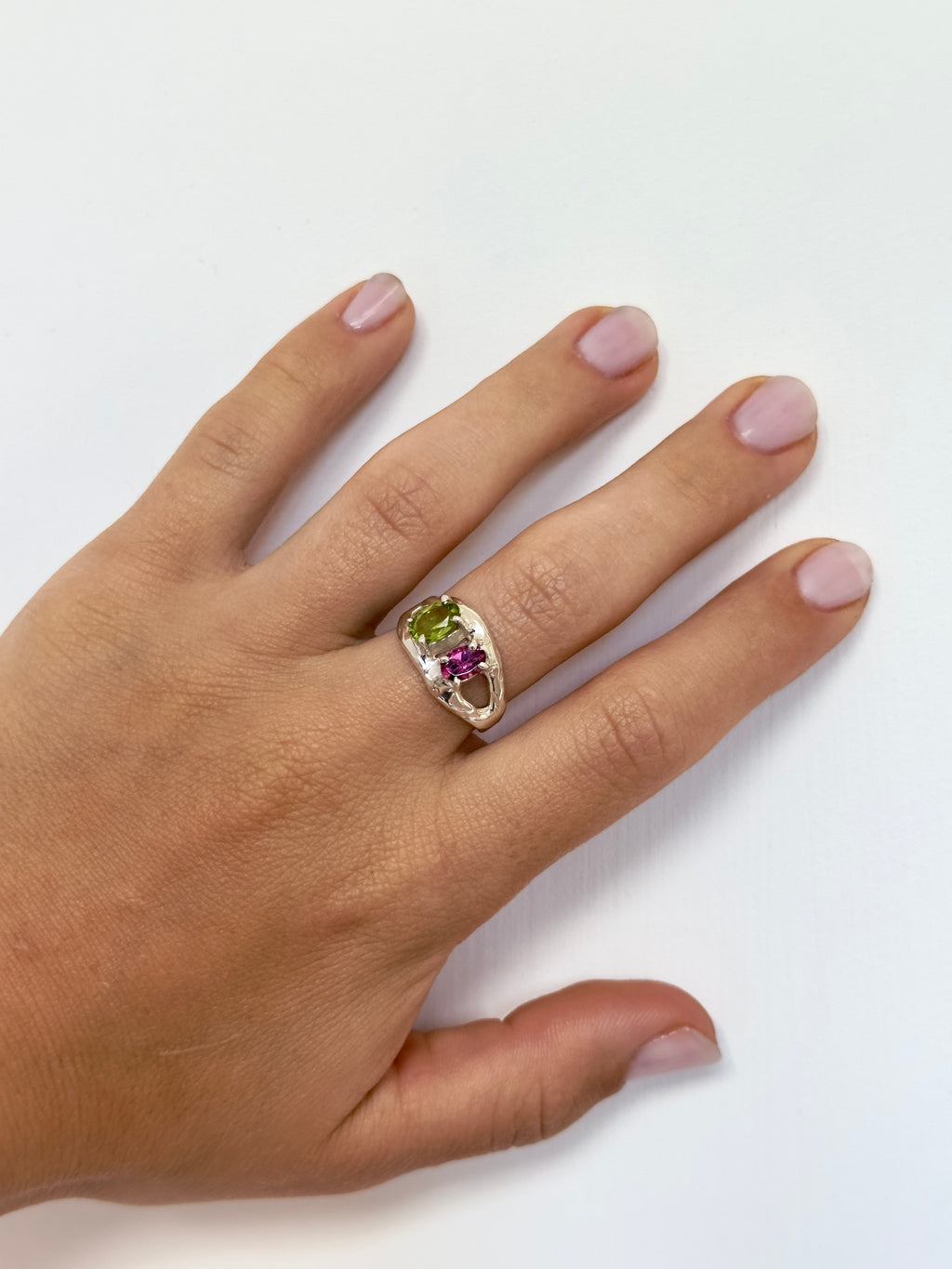 Anello Cercis con pietre naturali